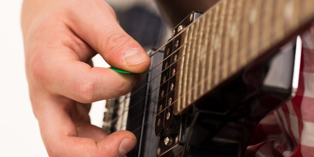 How to Master Guitar Straps and Basic Guitar Playing Techniques